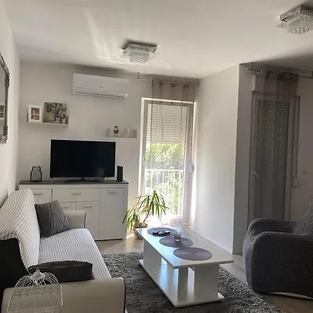 Apartman Prekrasan “marko” Sa Dvije Sobe *