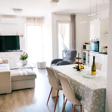 Prekrasan “marko” Sa Dvije Sobe * Split