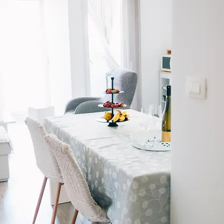 Prekrasan “marko” Sa Dvije Sobe Split
